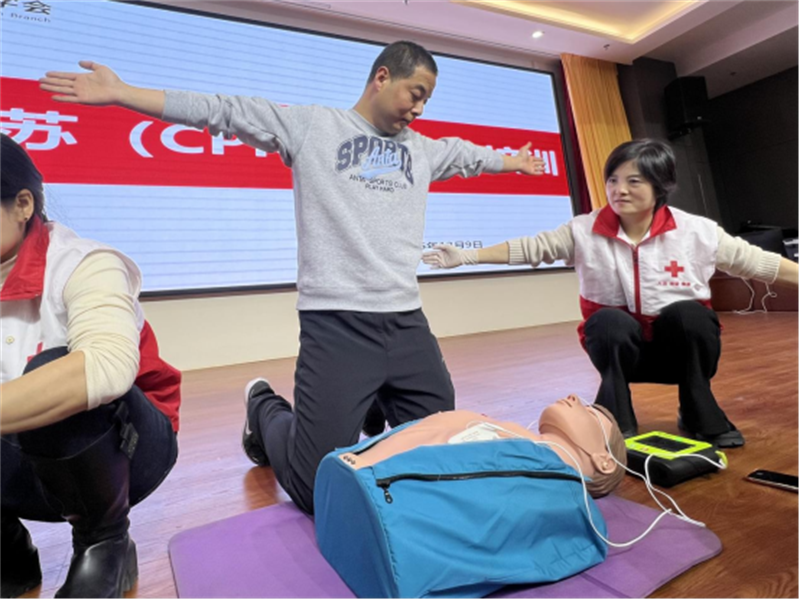 12-11(�����?��(y��ng)�����o(h��)��Ӗ(x��n)�x�ܽ��T�?���ΌW(xu��)Ժ��ȫ���ϡ��������мtʮ�֕��M(j��n)У�?- ����1370.png